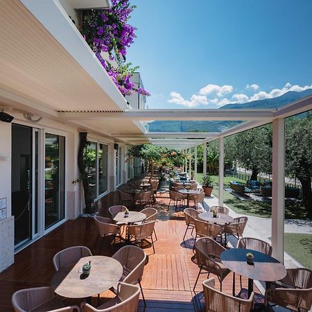 Hotel Baia Azzurra - Lake Front Torbole Sul Garda Dış mekan fotoğraf