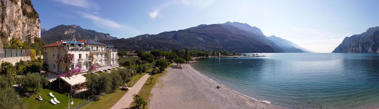 Hotel Baia Azzurra - Lake Front Torbole Sul Garda Dış mekan fotoğraf