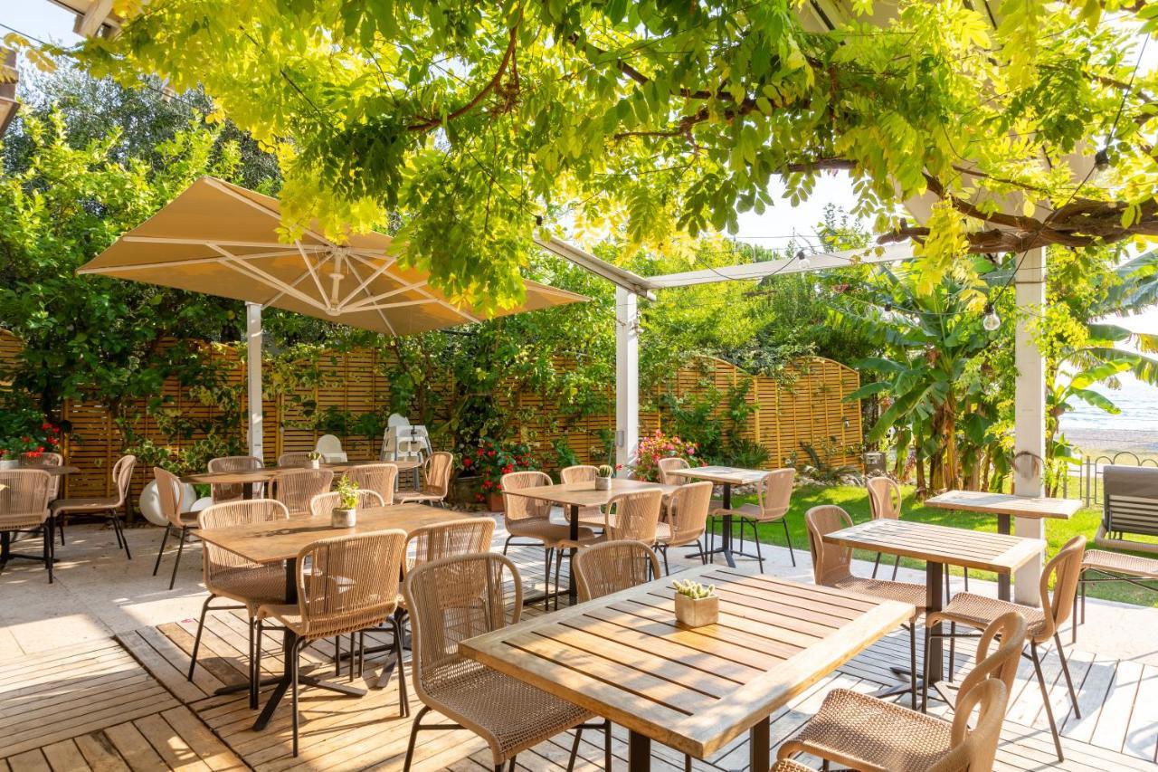 Hotel Baia Azzurra - Lake Front Torbole Sul Garda Dış mekan fotoğraf