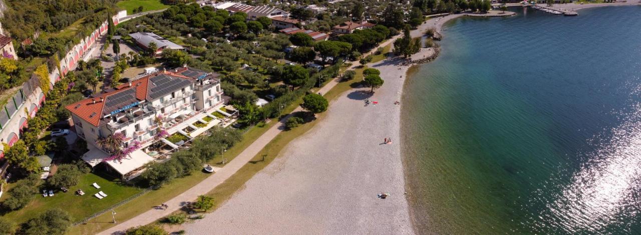 Hotel Baia Azzurra - Lake Front Torbole Sul Garda Dış mekan fotoğraf