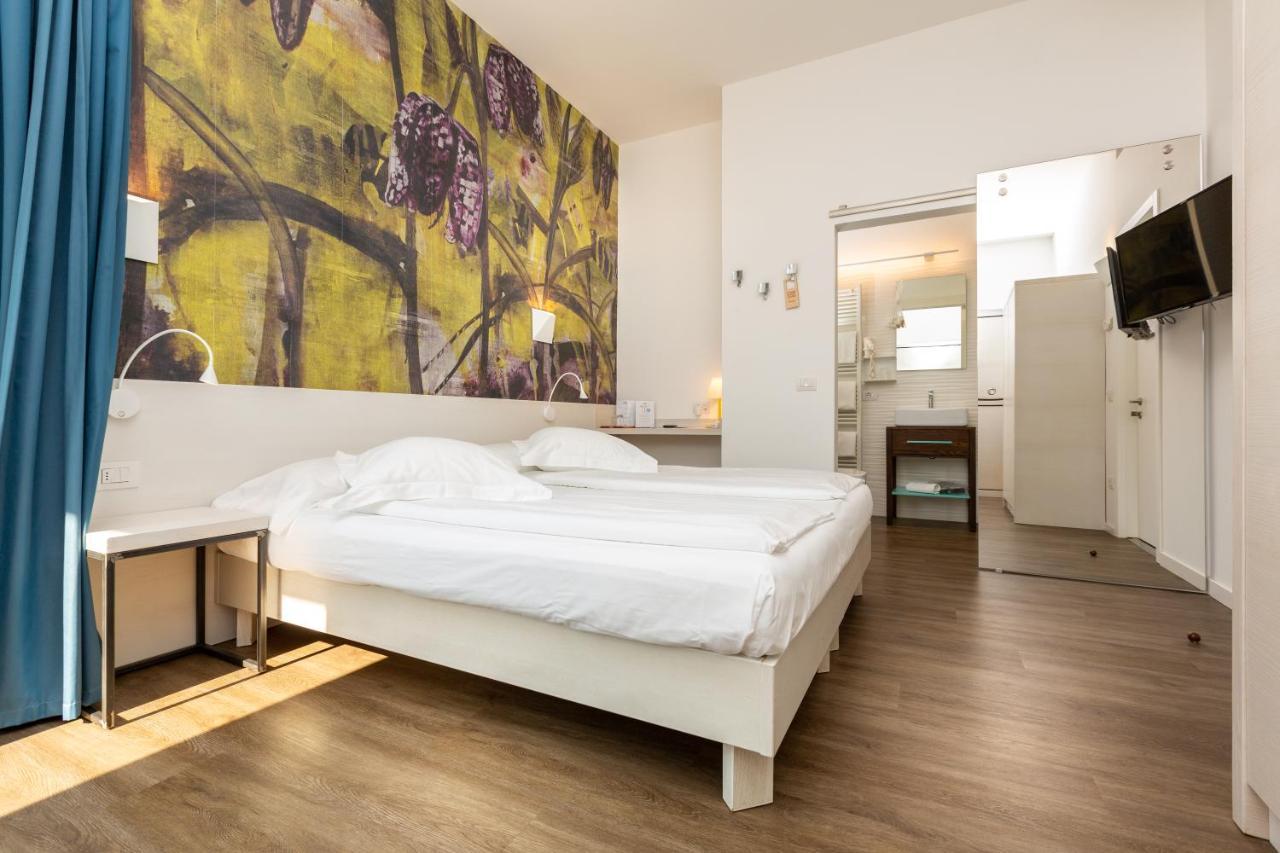 Hotel Baia Azzurra - Lake Front Torbole Sul Garda Dış mekan fotoğraf