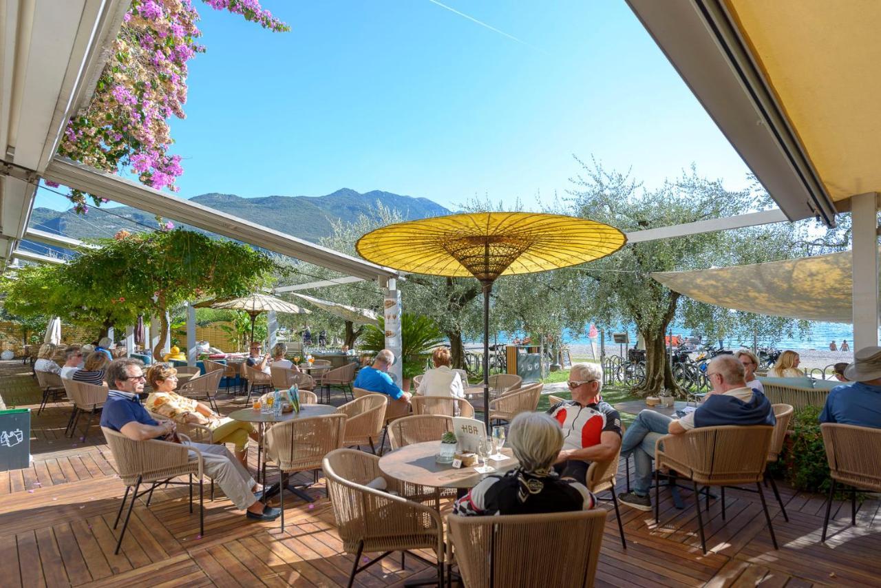 Hotel Baia Azzurra - Lake Front Torbole Sul Garda Dış mekan fotoğraf