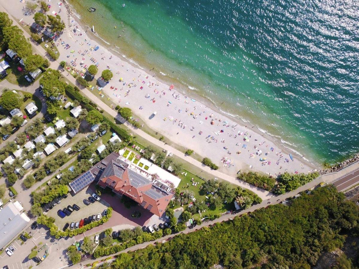 Hotel Baia Azzurra - Lake Front Torbole Sul Garda Dış mekan fotoğraf