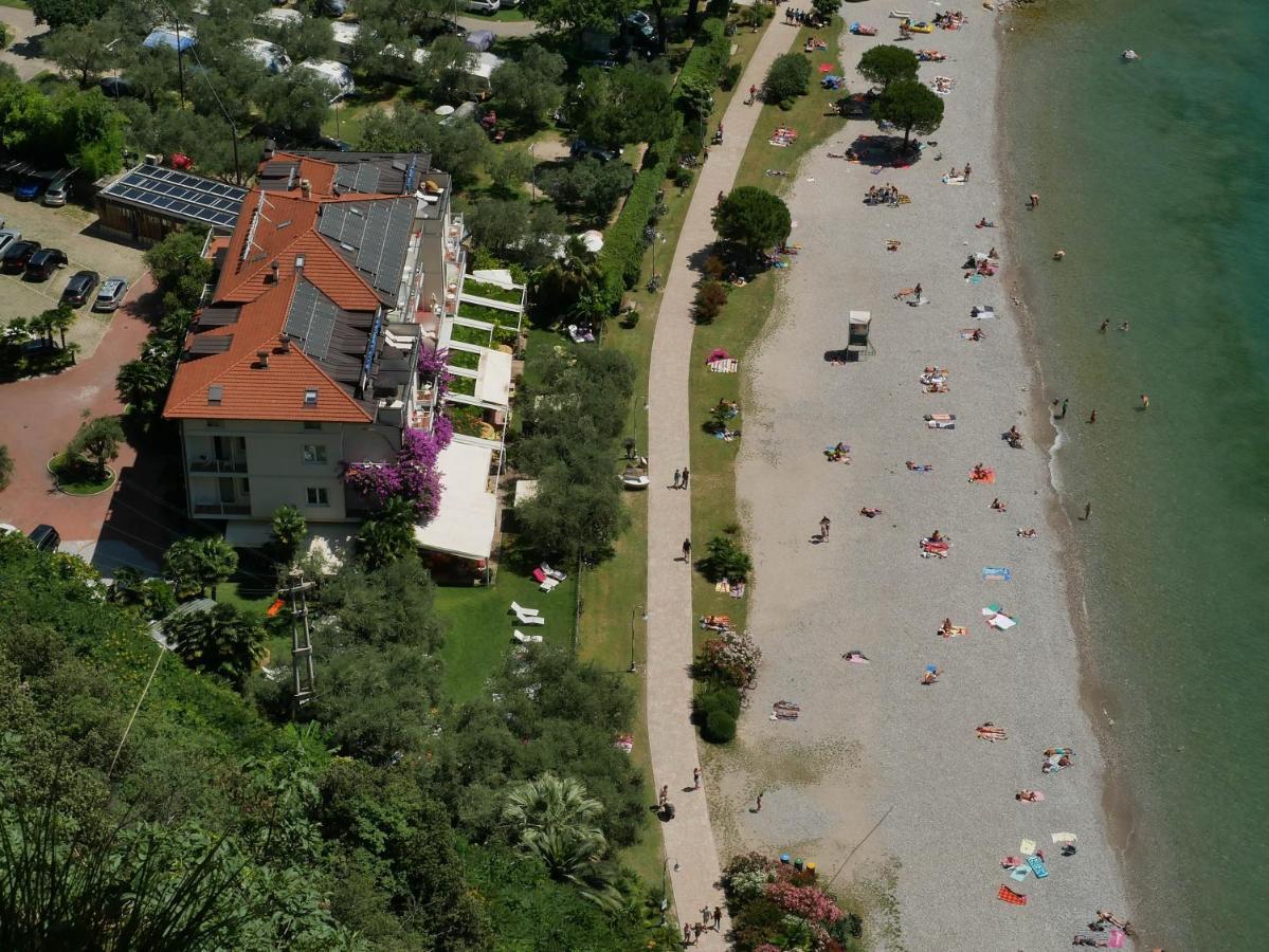 Hotel Baia Azzurra - Lake Front Torbole Sul Garda Dış mekan fotoğraf