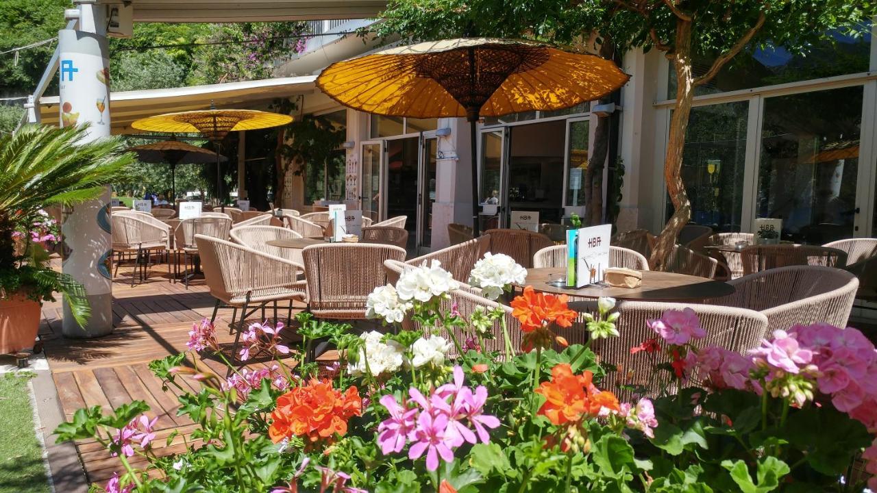 Hotel Baia Azzurra - Lake Front Torbole Sul Garda Dış mekan fotoğraf