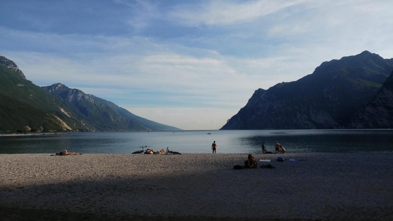 Hotel Baia Azzurra - Lake Front Torbole Sul Garda Dış mekan fotoğraf